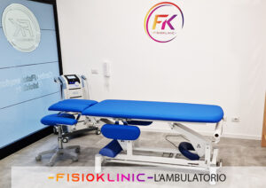 Sala trattamenti e lettino dello studio di fisioterapia FisioKlinic del Dott. Domenico Romano