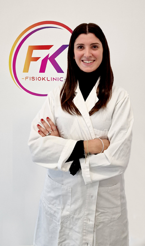 immagine profilo della dottoressa Martina Proserpio, nutrizionista con alle spalle il logo Fisioklinic